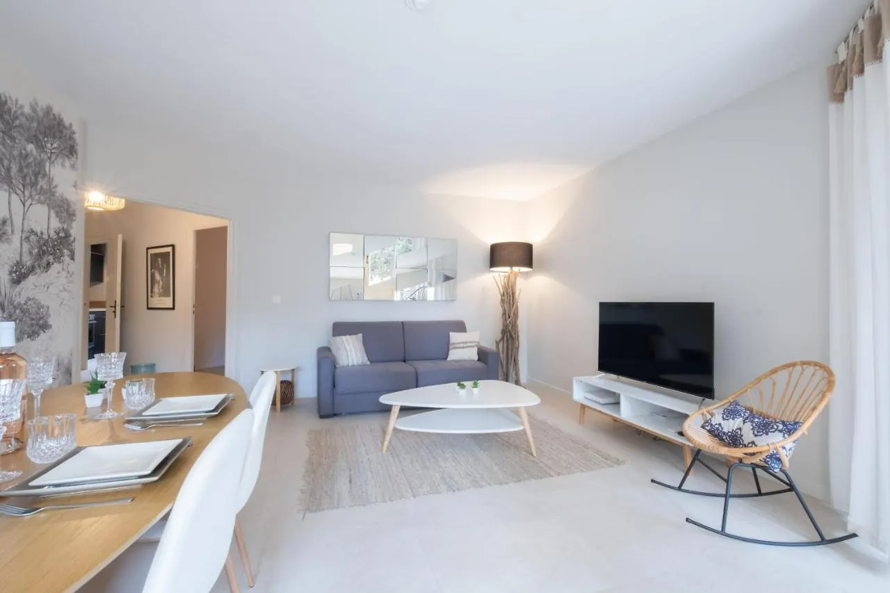 3P Garden-Level Apartment Residence With Pool Cannes