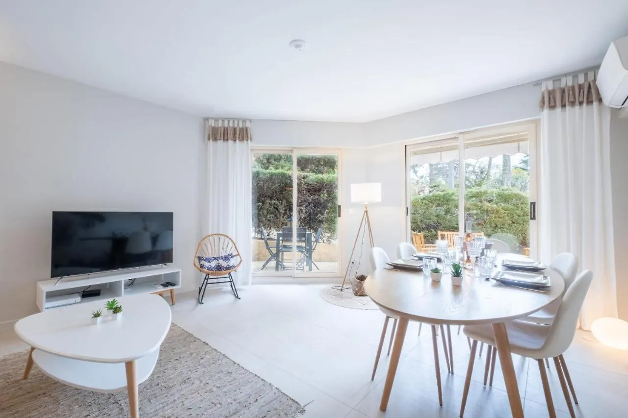 3P Garden-Level Apartment Residence With Pool Cannes