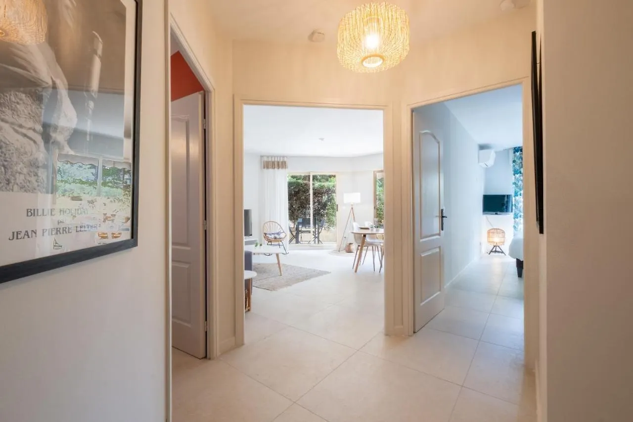 3P Garden-Level Apartment Residence With Pool Cannes France