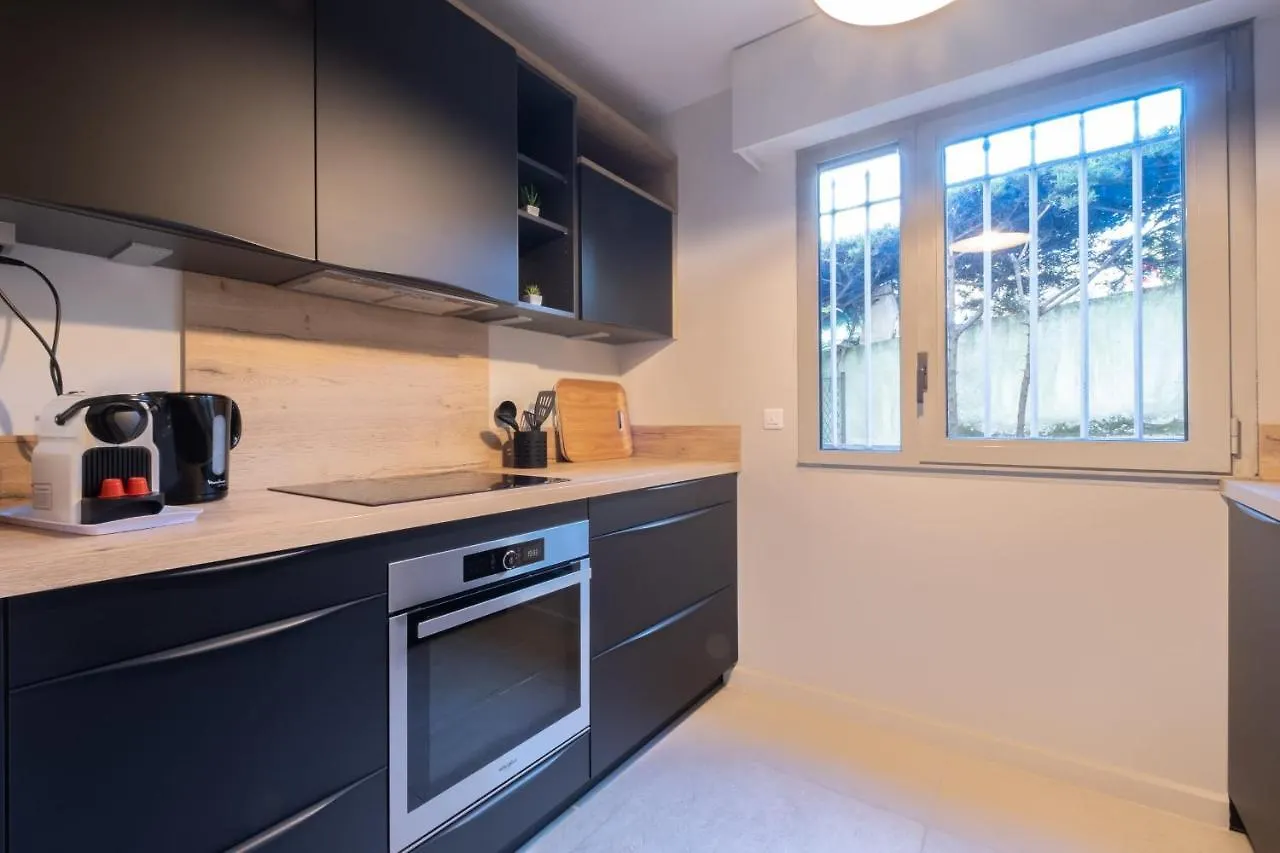 3P Garden-Level Apartment Residence With Pool Cannes