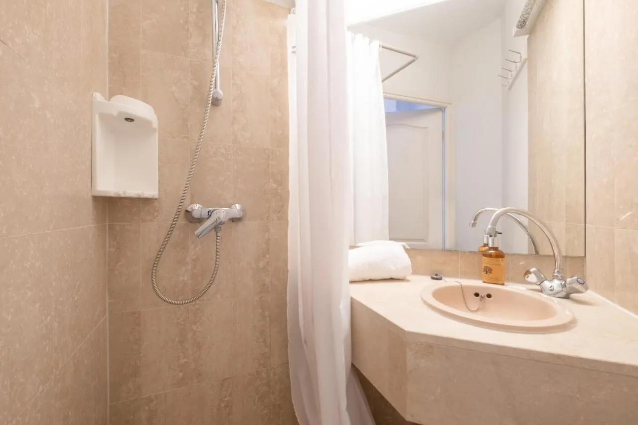 3P Garden-Level Apartment Residence With Pool Cannes France