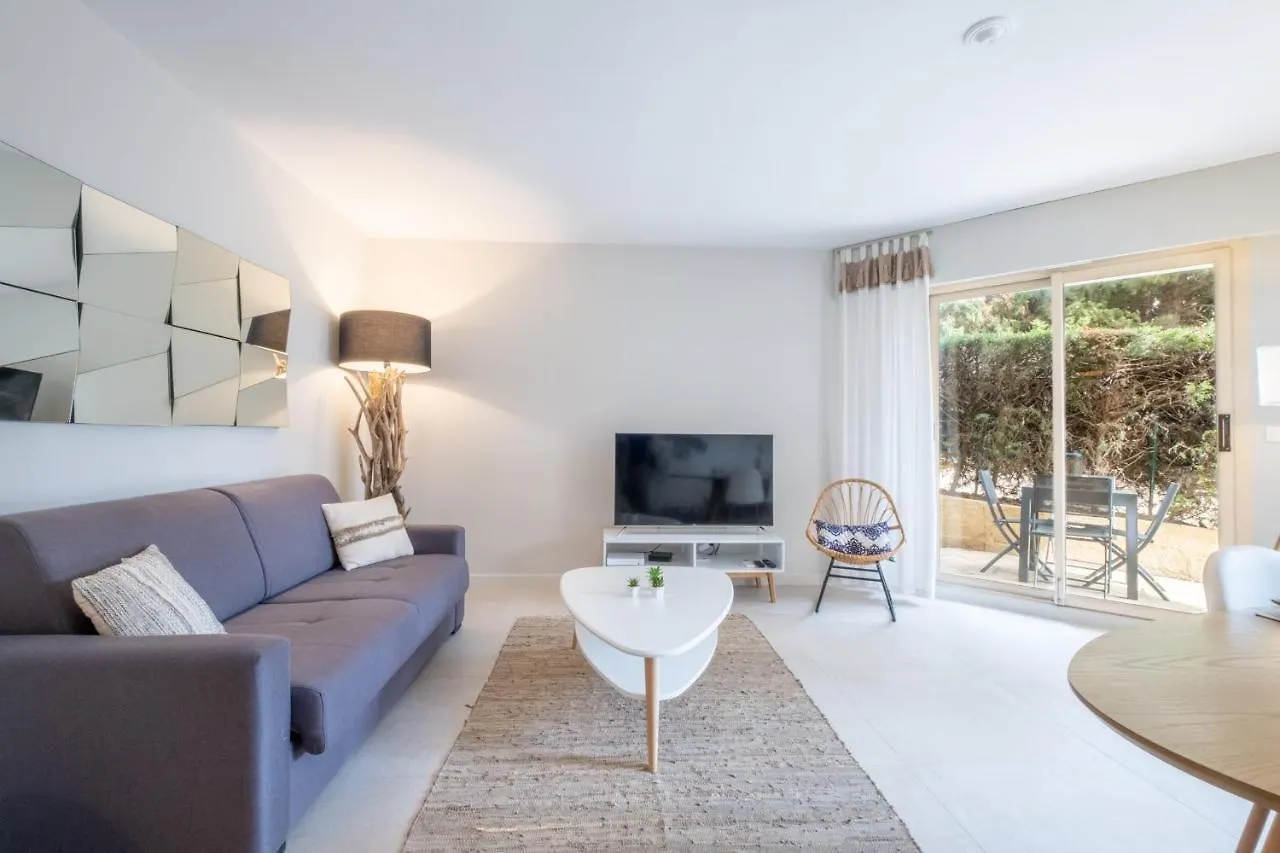 3P Garden-Level Apartment Residence With Pool Cannes France