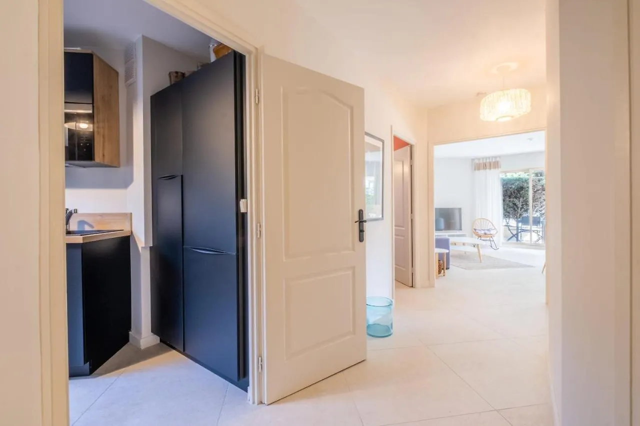 3P Garden-Level Apartment Residence With Pool Cannes France